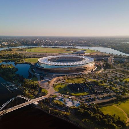 Metro Hotel Perth City Экстерьер фото