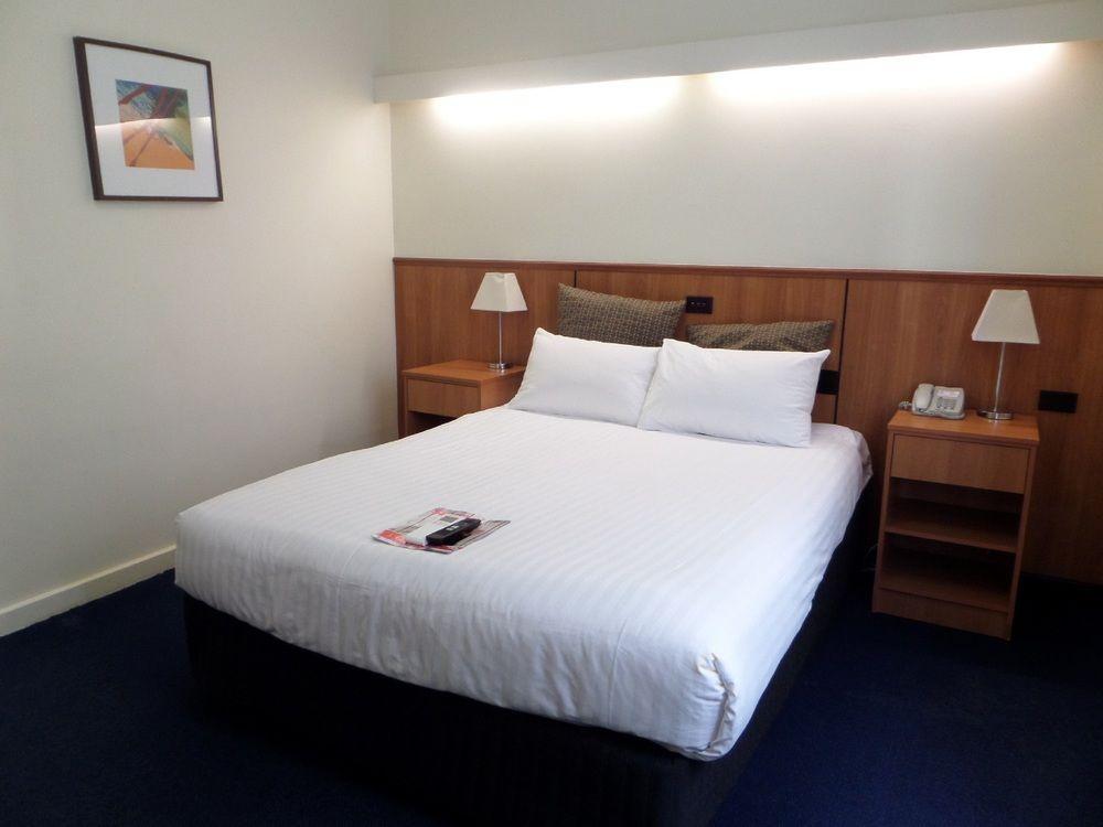 Metro Hotel Perth City Экстерьер фото