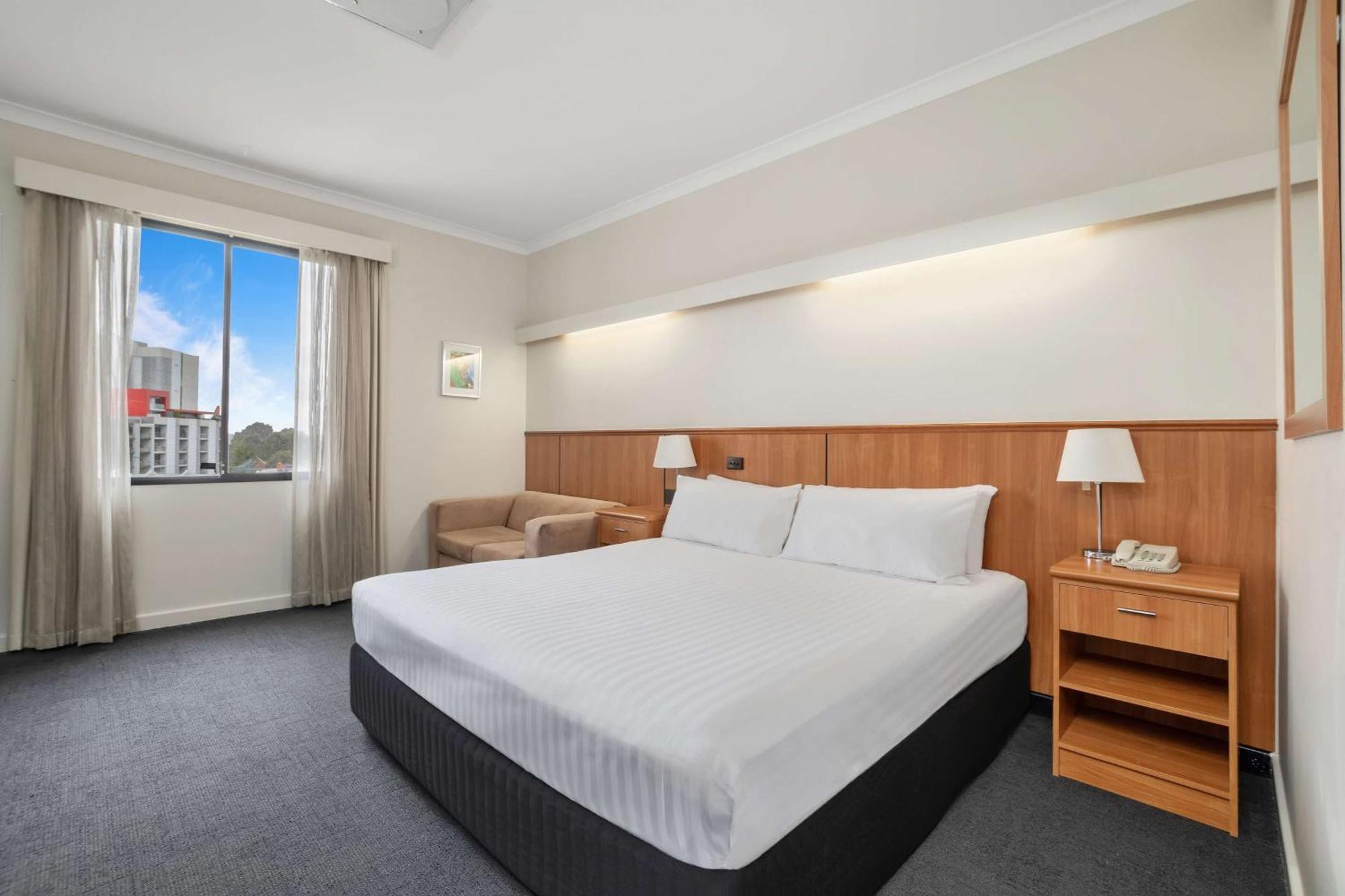 Metro Hotel Perth City Экстерьер фото