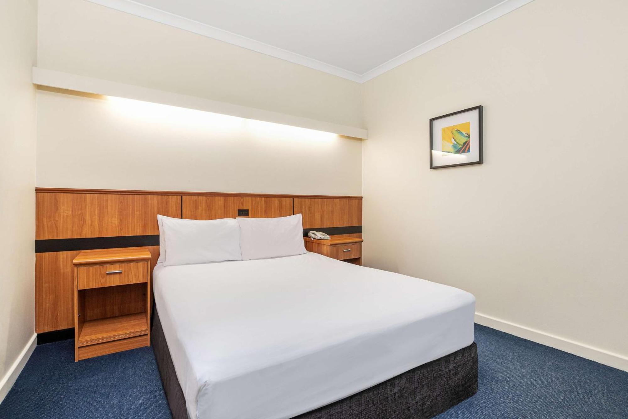 Metro Hotel Perth City Экстерьер фото
